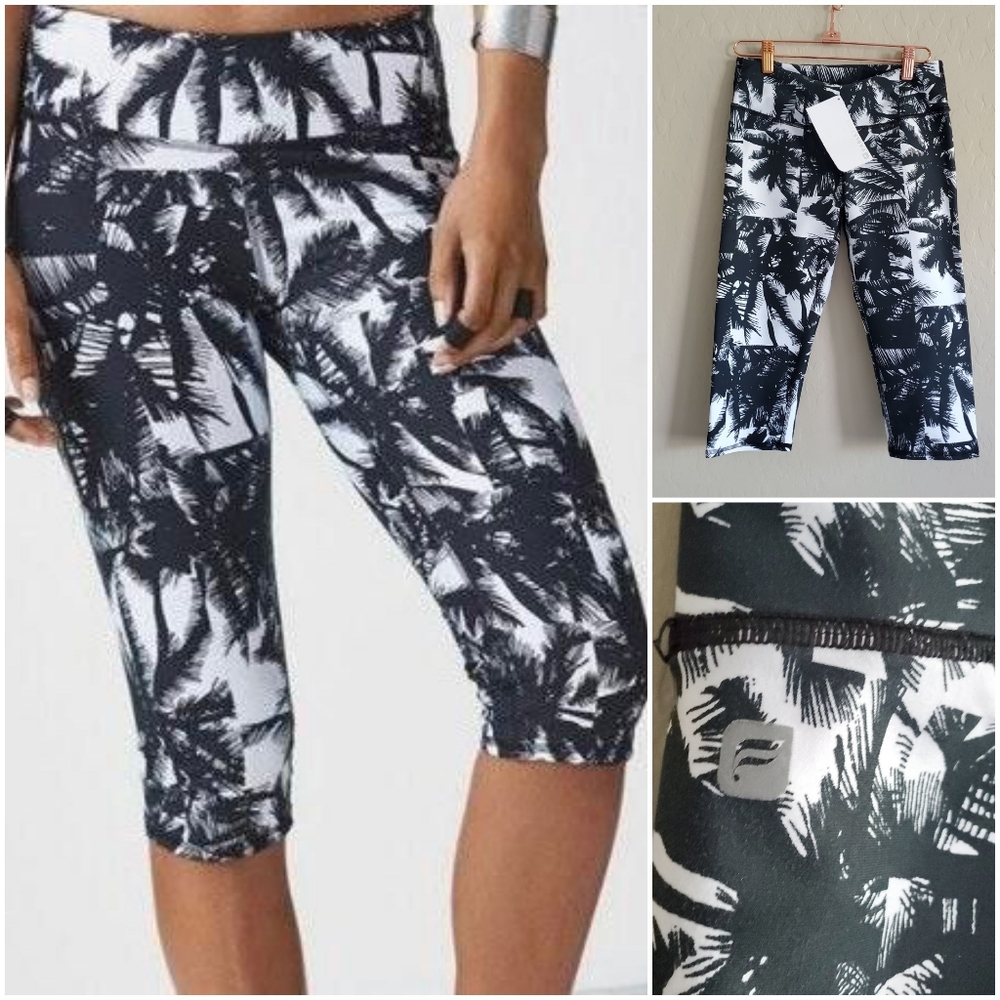 ⭐4/$20‎ Fabletics Crop Leggings XXS